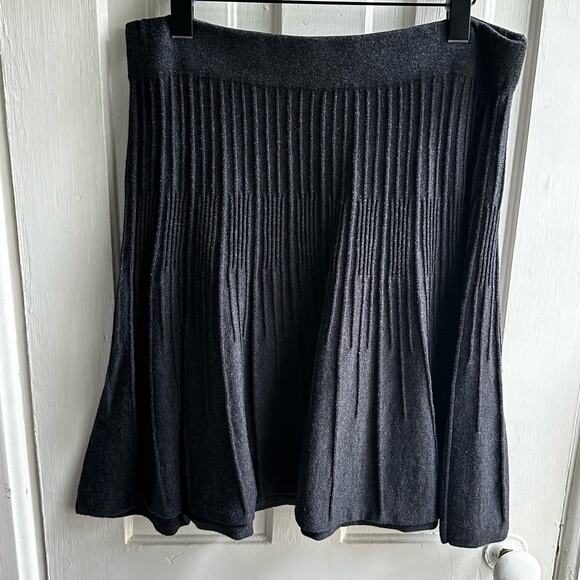 Cabi Skirt #503 Vogue Charcoal Knit Pleated Skirt - Picture 2 of 7